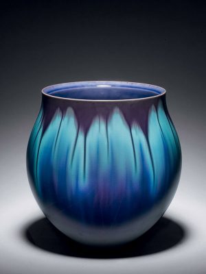 Porcelain vase by Tokuda Yasokichi III