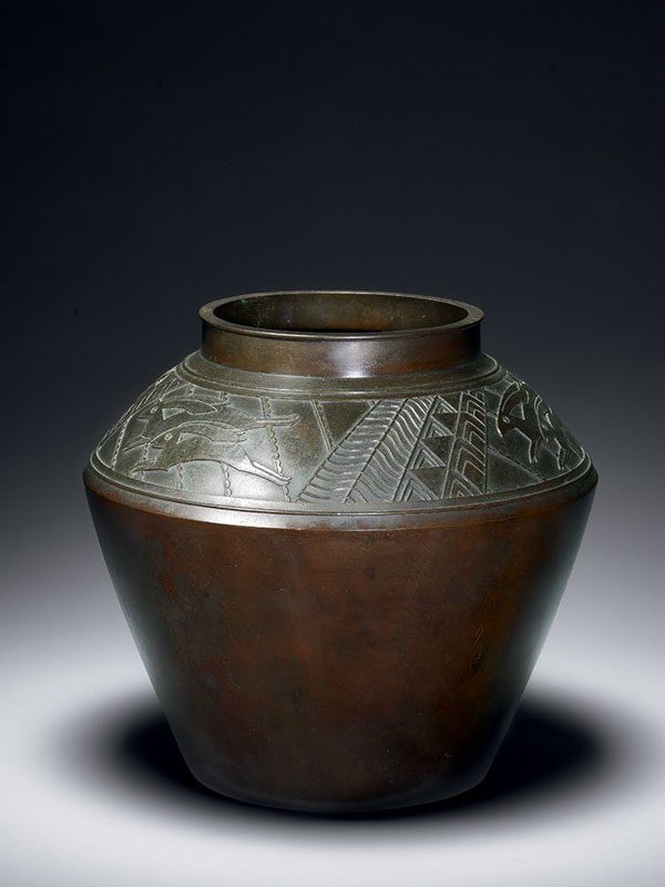 Bronze vase with decoration of jumping hares, by Hori Joshin