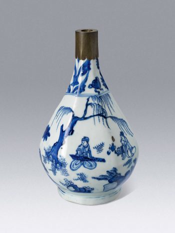 Blue and white porcelain bottle vase