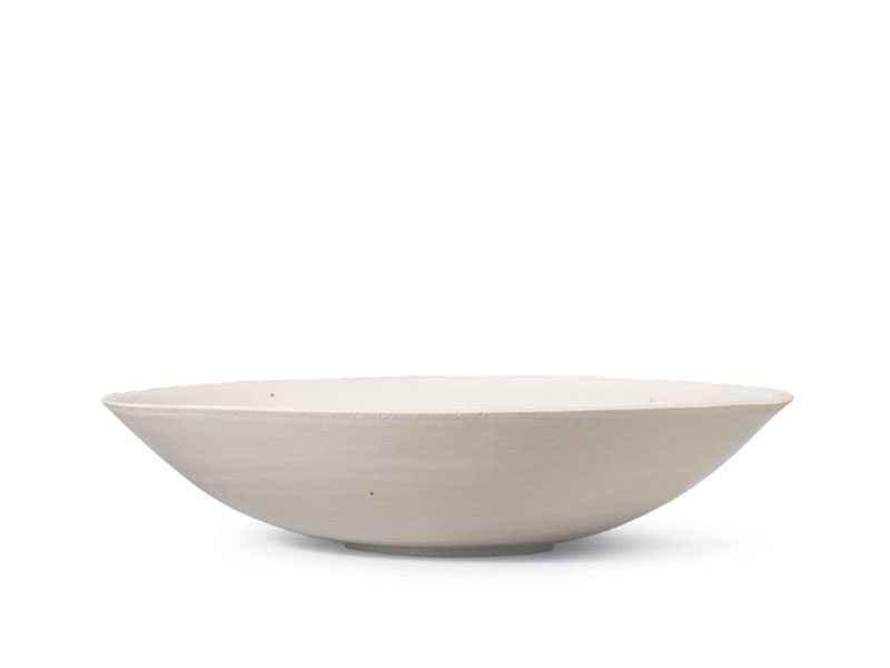 Ding -type porcelain moulded shallow bowl