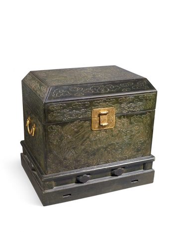 Green lacquered wood travelling chest