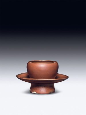 28 Ding-type brown-glazed bowl stand