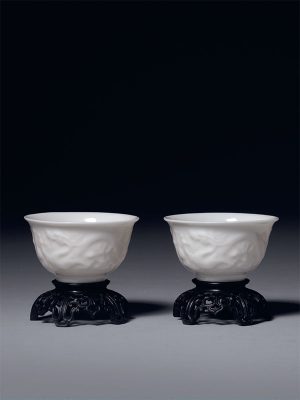 41 Pair of Dehua porcelain ‘Dragon’ cups