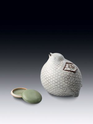 Stoneware quail incense burner and celadon box by Yagi Isso