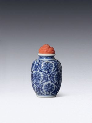 64 Blue and white porcelain snuff bottle