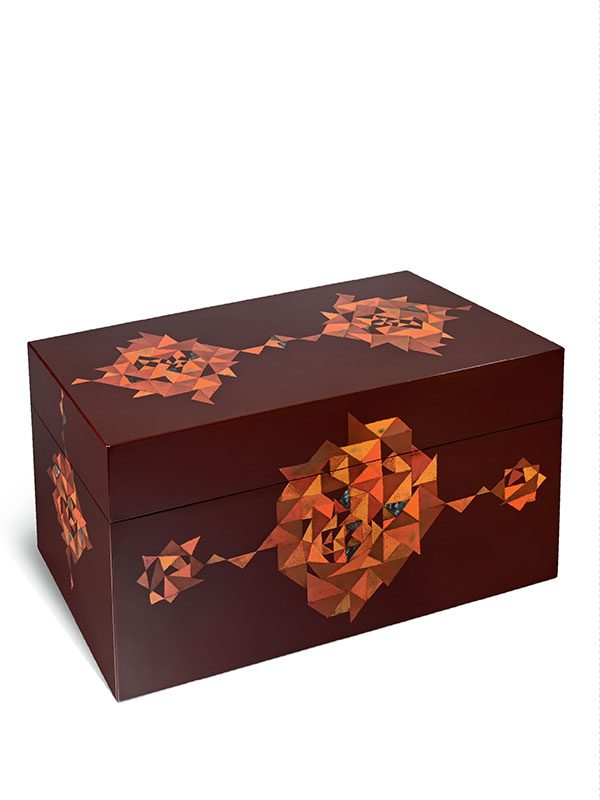 Lacquer box with stylized flowers by Shigeo