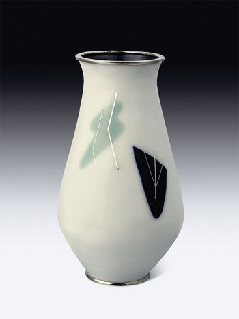 Cloisonné enamel vase with leaves by Akita Takayuki