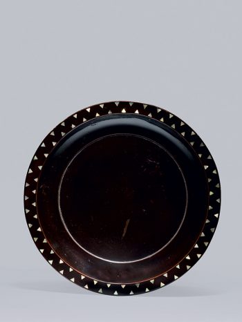 Lacquer and mother­-of­-pearl inlaid plate