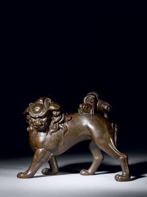 Bronze sculpture of a lion by Azumi (1880 – 1945)