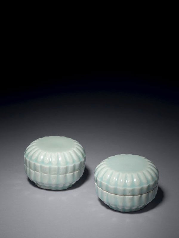 Pair of qingbai porcelain lobed boxes