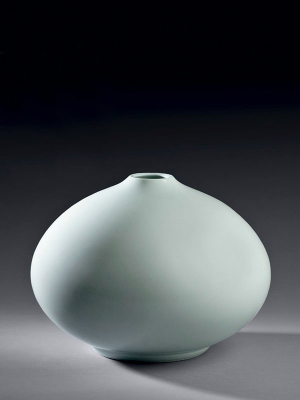 Porcelain Vase By Inoue Manji (1929 -) 