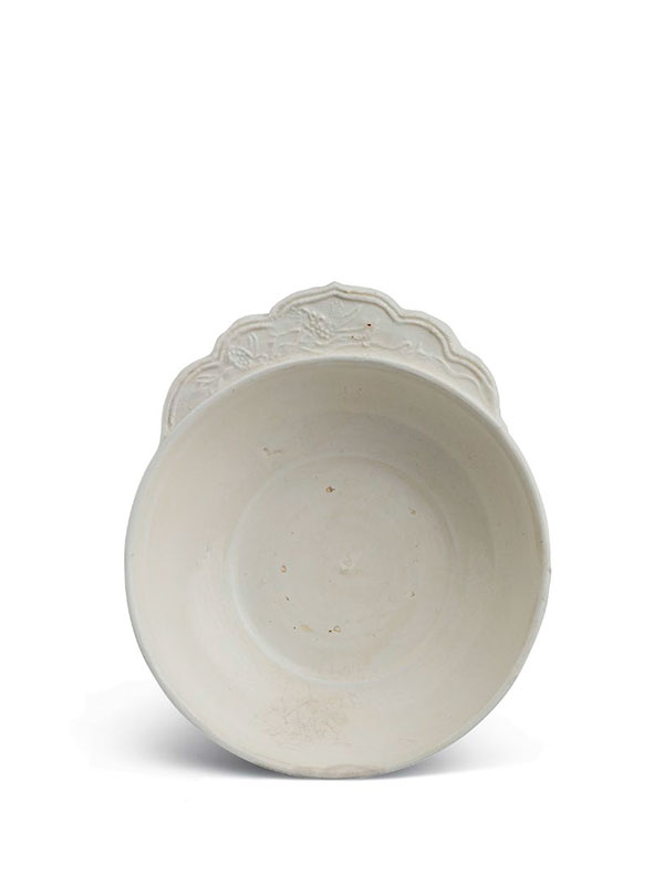 White stoneware flanged cup 