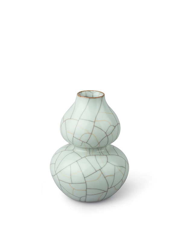 Ge-type gourd-shaped porcelain vase