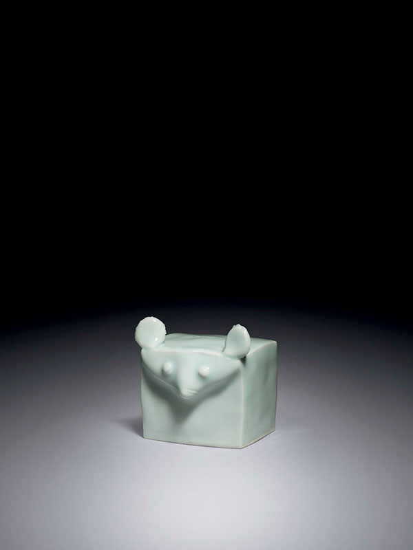 Porcelain mouse by Suzuki Osamu