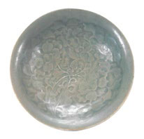 Fig. 1 Yaozhou stoneware shallow bowl, Fujian Museum