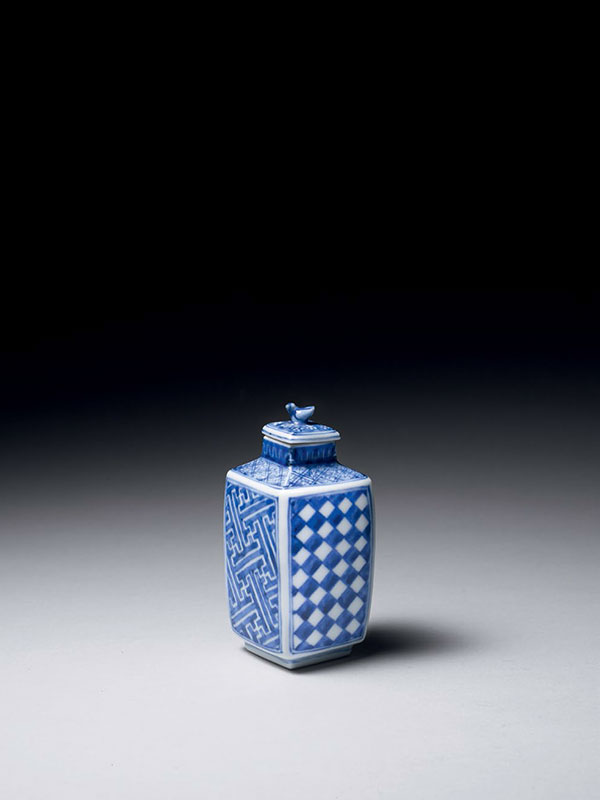 Ichimatsu porcelain container by Yaguchi Eiju I