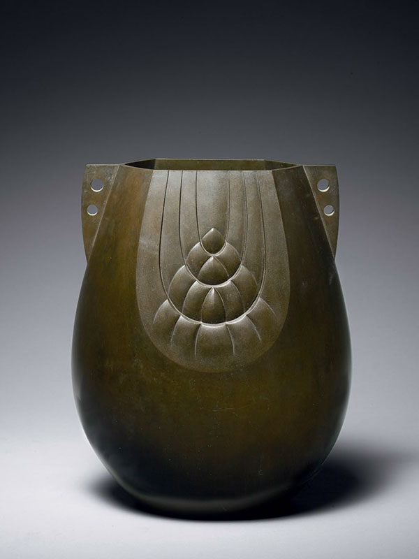Bronze vase with barley sheaf decoration, by Akijo