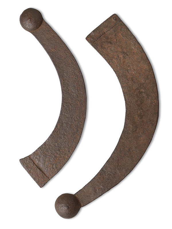 Two valai-tadi (boomerangs)