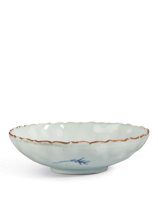 Blue-and-white porcelain dish 