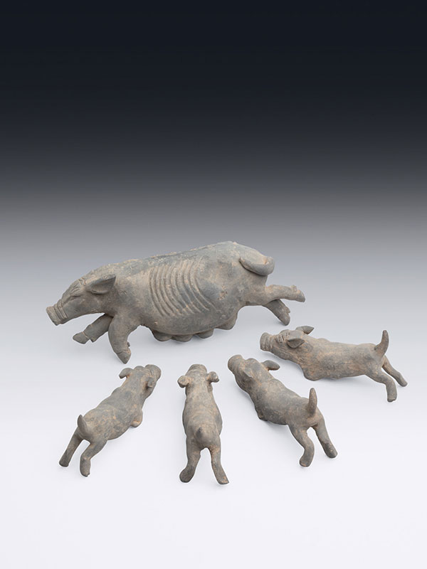 Pottery sow with piglets