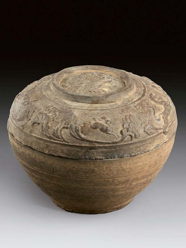 Pottery bowl and cover with animals