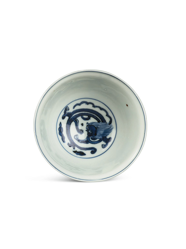 Pair of porcelain bowls with chi dragons
