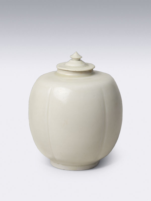 Ding stoneware jar and cover
