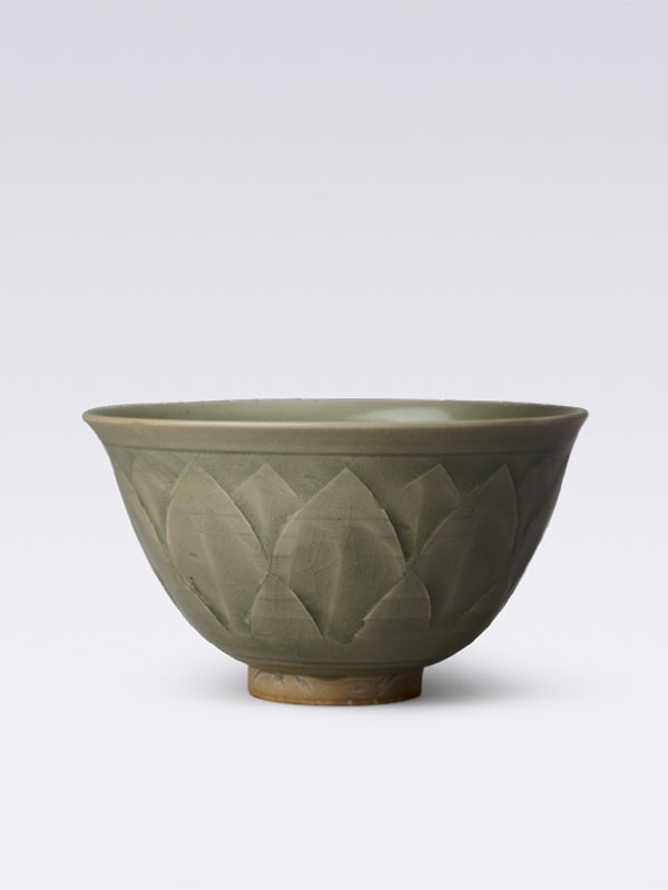 Yaozhou stoneware bowl with lotus-petal design