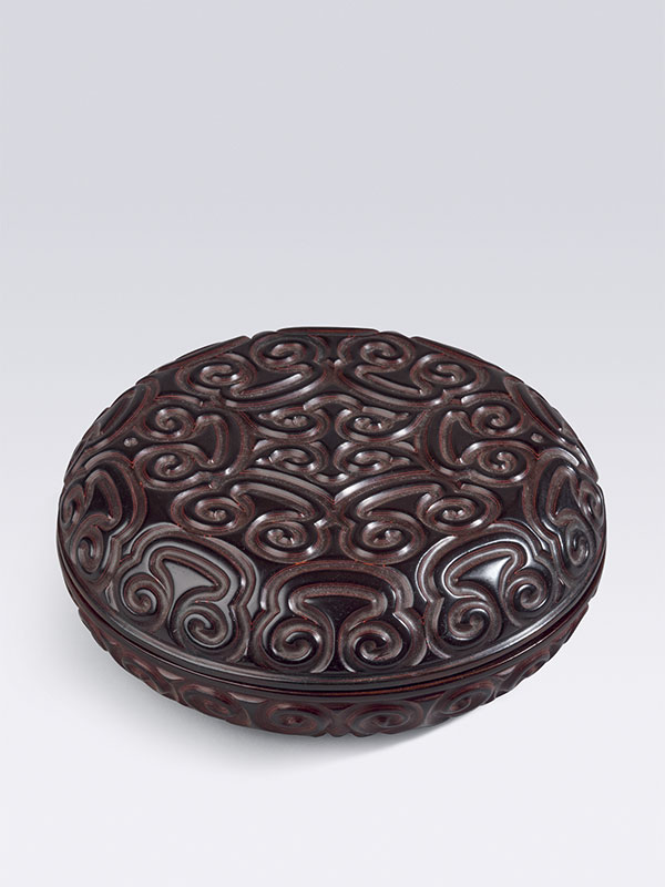 Lacquer circular box carved in tixi technique