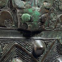 08-Pair-of-bronze-ritual-food-vessels-gui-detail