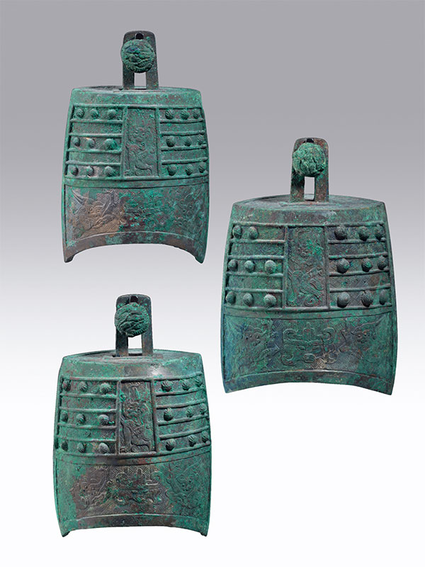 10 Set of three bronze bells of niu zhong type