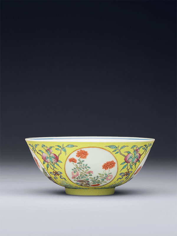55 Yellow ground famille rose porcelain ‘Medallion’ bowl