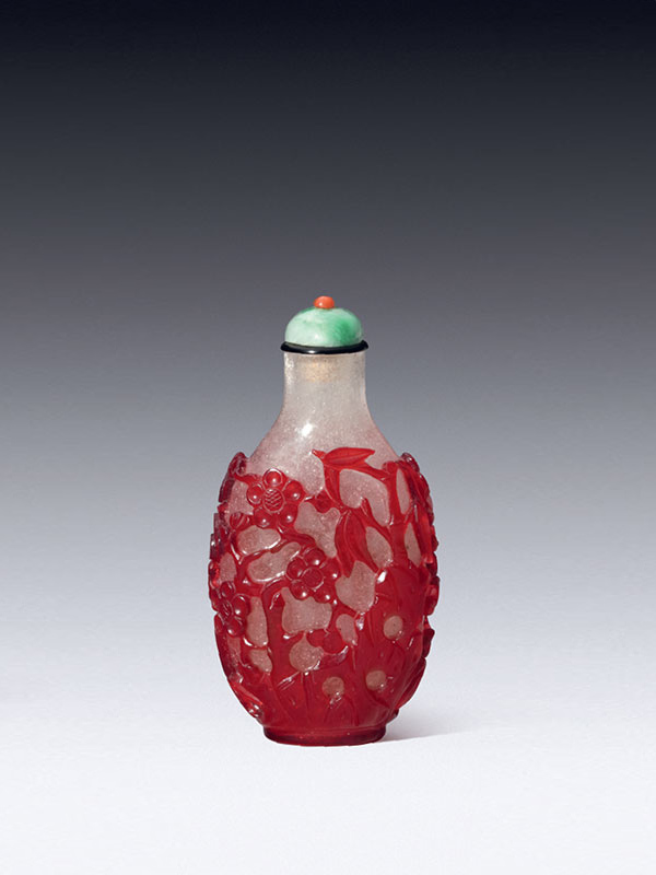 66 Glass red overlay snuff bottle